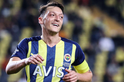 Mesut Özil'den transfer dedikodularına son! "Fenerbahçe'de sonlandıracağım"