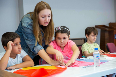 Minik eller Bursa semalarını süsleyecek