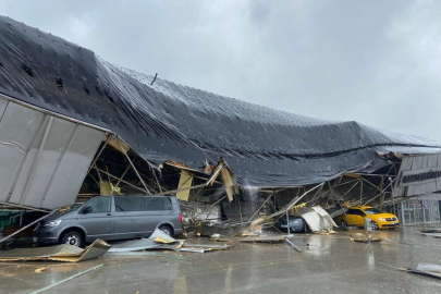 Terminalin çökme anında yaşanan panik yolcunun kamerasına yansıdı