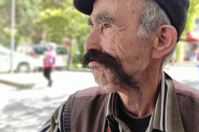 38 yıllık bıyıklarını kesmemek için istifa etti