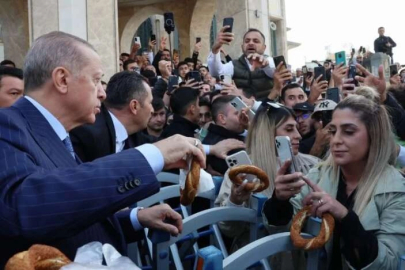 Cumhurbaşkanı Erdoğan'dan simit ikramı