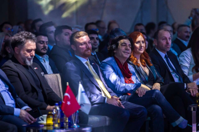 Okan Bayülgen’den Togg’un dev ekranı için öneri