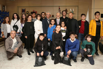 Ödüllü karikatüristler Başkan Erdem ile buluştu