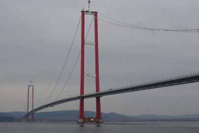 1915 Çanakkale Köprüsü kulelerine top mermisi figürleri yerleştirmeye başlandı