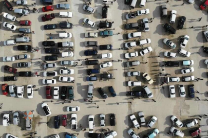 Fiyatlar düştü ancak bayilerde otomobil bulunamıyor
