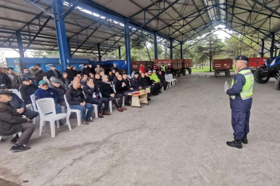 Çiftçilere ‘Trafikte görünür ol’ eğitimi