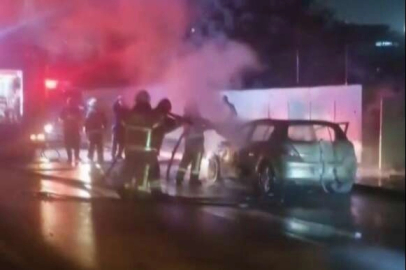 Bursa’da seyir halindeki otomobil alev alev yandı