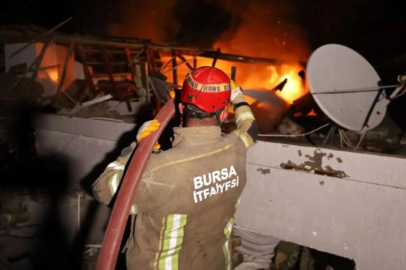 Enkazda çıkan yangını Bursa itfaiyesi söndürdü
