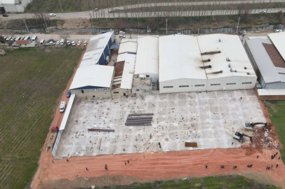 Yıldırım’da tarım arazilerine yapılan kaçak yapılar yıkılıyor