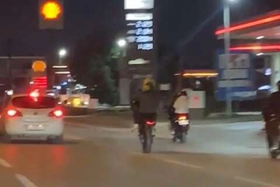 Motosikletli gençlerin trafikteki tehlikeli hareketleri kameralarda