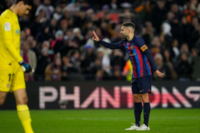 Barcelona'da Jordi Alba İle Yollar Ayrılıyor