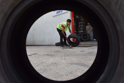 Yıldırım'da eski lastikler, geri dönüşümle hayata dönüyor.