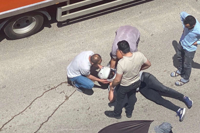 Bursa’da otomobil ile çarpışan motosiklet sürücüsü metrelerce savruldu