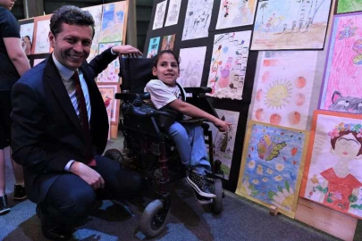 Osmangazi'de minik ressamlar sanatseverleri hayran bıraktı.