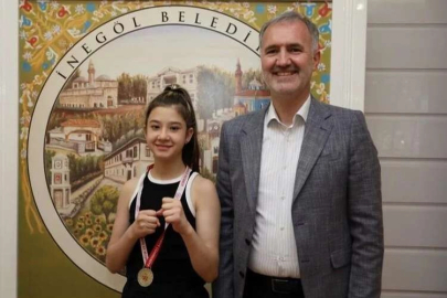 Başkan Taban  kick boks şampiyonu Afra'yı ağırladı.