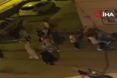 Gençlerden uyuşturucu taciri olduğunu iddia ettikleri şahsa meydan dayağı kamerada