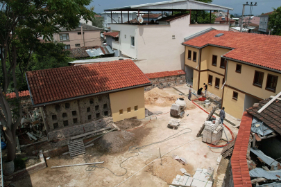 Asırlık arı evi yenileniyor.