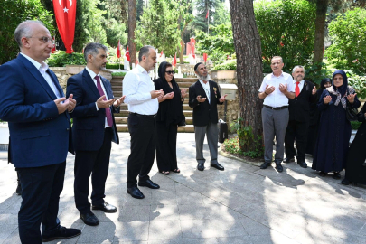 Başkan Alinur Aktaş, şehit aileleriyle bayramlaştı.