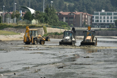 BUSKİ Nilüfer Çayı'nı temizliyor