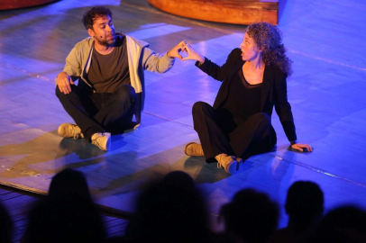 Ormanda açık hava tiyatro etkinliği