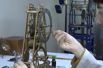 Bursa'da Saat ustasının koleksiyonları görenleri büyülüyor