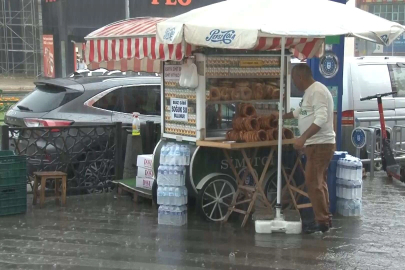 Bursalılar sağanak yağmura hazırlıksız yakalandı