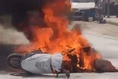 Kuryenin motosikleti seyir halindeyken alev topuna döndü