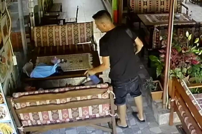 Bisikleti ile üç gün yol giden genç dinlenirken telefonunu çaldırdı