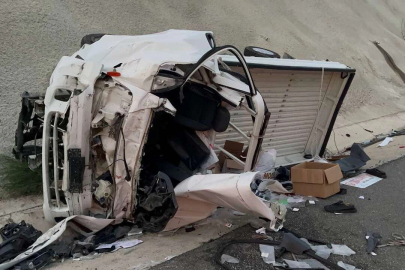 Kamyonet tıra arkadan çarptı! Bir kişi hayatını kaybetti