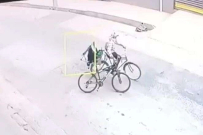 Bisikletiyle gelip bisiklet çaldı!