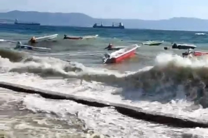 Şiddetli rüzgar teknede yakalanan iki kişiyi alabora etti