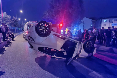 Makas atan araç takla attı! 5 kişi yaralandı