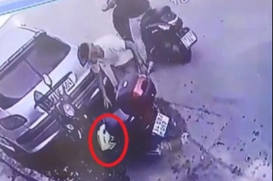 Hırsızlar bu kez motosiklet kaskı çaldılar