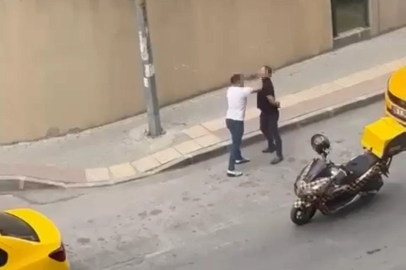 Trafikte sabır sınavı! Kendisini darp eden adama karşılık vermedi