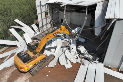 Tarım arazilerindeki kaçak yapılar yıkılmaya devam ediyor