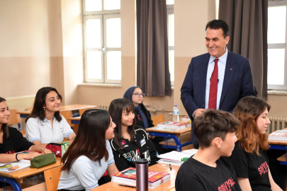 Başkan Dündar tecrübelerini yeni nesillere aktarıyor