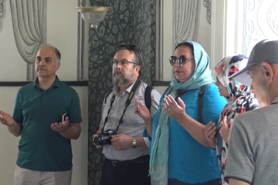 Sultan 2. Mahmut Han'ın torunu Bursa'da ecdadının kabrini ziyaret etti