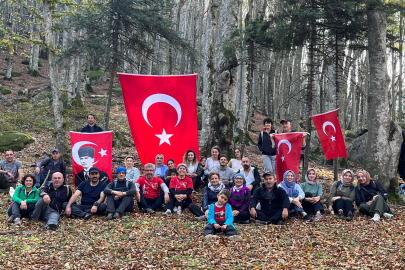 Cumhuriyet’in 100. yılında 100 öğretmen Çataldağ zirvesinde