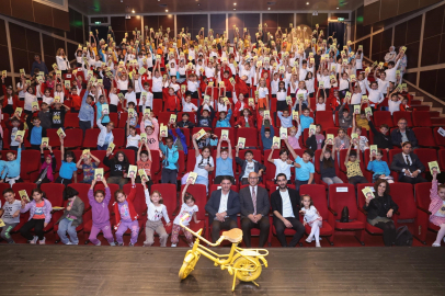 Öğrenciler yazarla birlikte “Babamın Mahallesi”nde yolculuğa çıktı