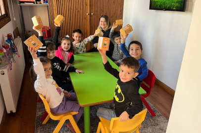 Kitap fuarı öncesi öğrencilere kumbara dağıtıldı