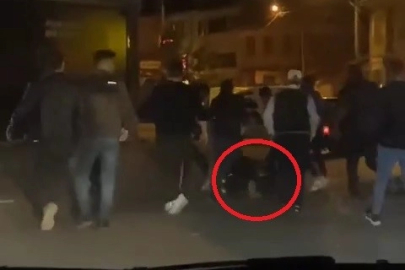 Sokak boks ringine döndü! Tekme ve sopalar havada uçuştu