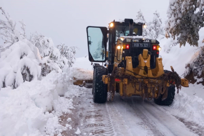 Osmangazi’de karlı yollarla anında müdahale edildi!
