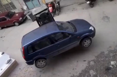 Bursa’da ilginç anlar: Yanlış park edilen aracı fotkliftle kaldırdı