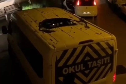 Fırtınada servis minibüsünün içine evin bacası düştü