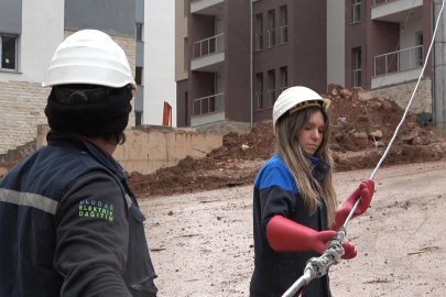 UEDAŞ ekipleri, lodosun sebep olduğu elektrik kesintileri için aralıksız çalışıyor