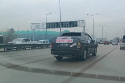 Boşanmaya giderken aracını düğün arabası gibi süsledi!