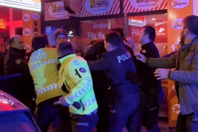 Alkollü sürücü polis ekiplerine saldırdı