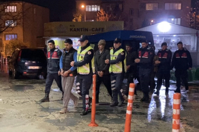 Jandarmanın durdurduğu 4 kişi kaçak göçmen çıktı