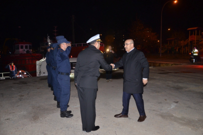 Vali Demirtaş, yeni yıla kontrol noktasındaki polis ve askerler ile girdi