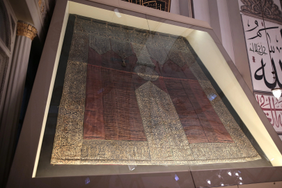 Ulu Cami'deki Kabe örtüsünün altın püskülleri kayıp!